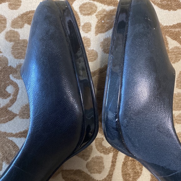 Tahari black leather heels - Picture 4 of 6